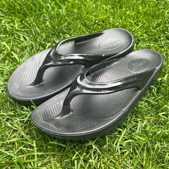 OOFOS Oolala Recovery Sandals Women's Size 8 - Picture 1 of 9
